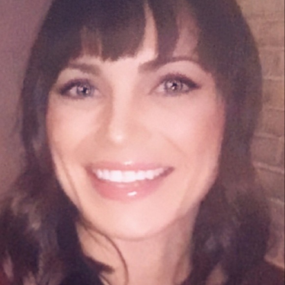 Meet your Posher, Heather - Picture 2 of 2